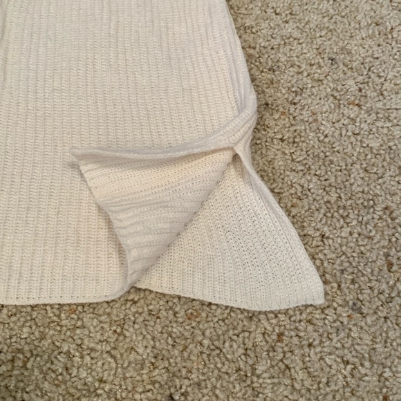 NICE Loft Sweater
Cream/White (Size M)
Oversized with beautiful details - Picture 5 of 6